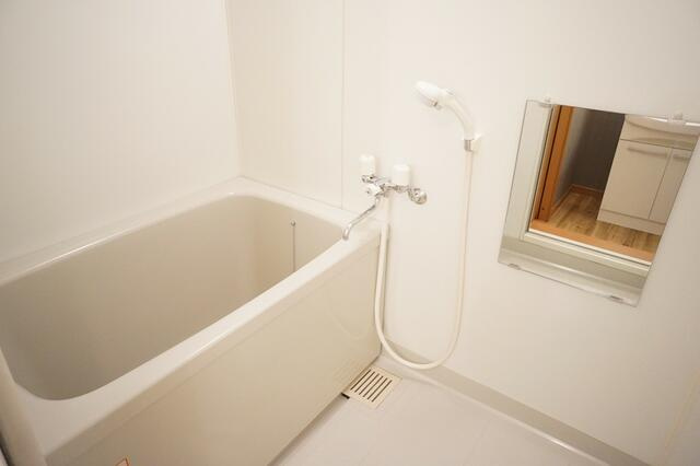 稲城市矢野口のアパートの浴室