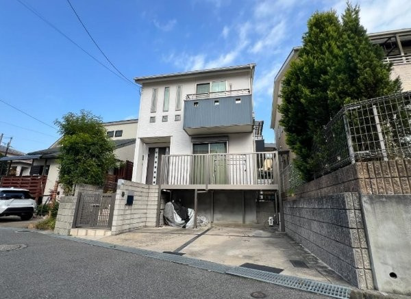 末広町　中古一戸建ての前面道路含む現地写真|■物件内覧・資金計画相談・住宅ローン相談、リフォーム相談、お問合せ受付中■
※当日・翌日のご内覧、ご相談はお電話でのお問合せがスムーズです！
