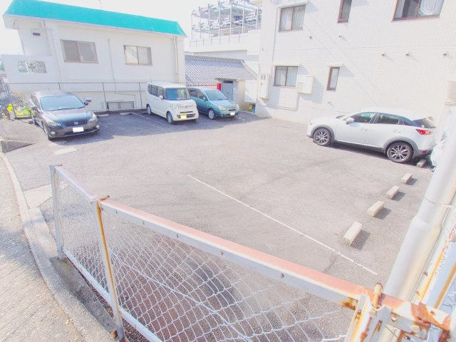 バルヴェール・Nの駐車場