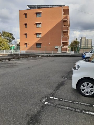 ベルアビタシオンの駐車場