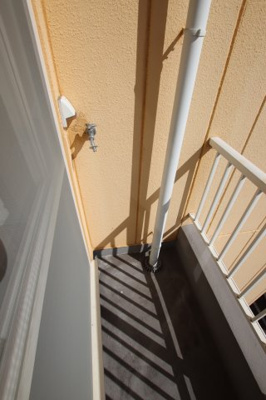 【設備】 | フォンタル西板持 | 室外洗濯機置き場