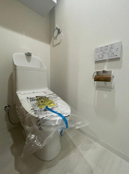 【トイレ】 | 板橋ハイタウン | リモコンでワンタッチ操作が可能な節水型温水洗浄トイレ
