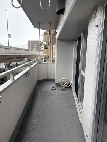 【バルコニー】 | 板橋ハイタウン | 充分な広さと幅が確保されたバルコニー。