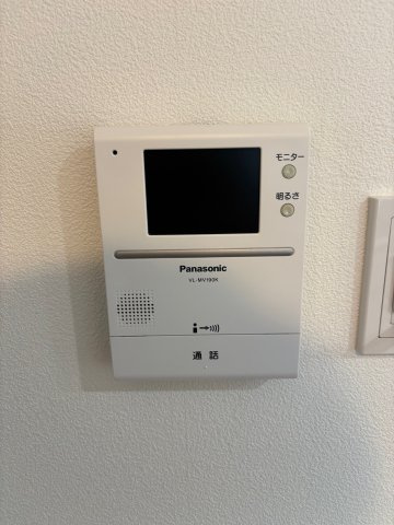 【セキュリティ】 | 板橋ハイタウン | 来訪者の様子を室内TVモニターでチェック。お子様が留守番するときも安心安全を。