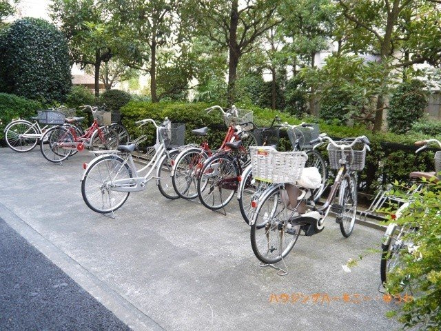 【その他共用部分】 | 板橋ハイタウン | 敷地内に便利な駐輪場があります。