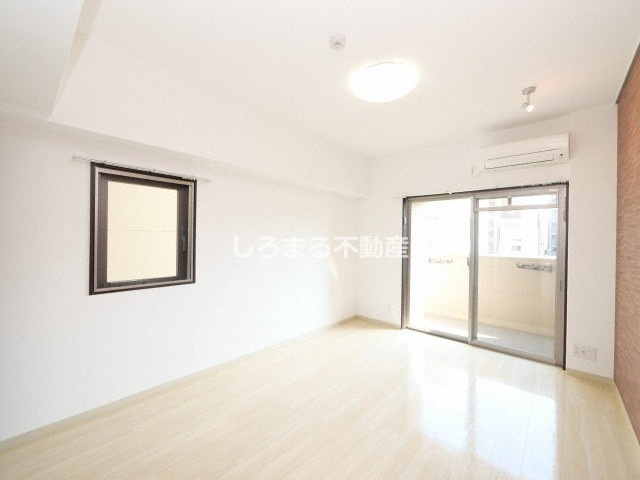 ウエンズ東心斎橋の居間・リビング