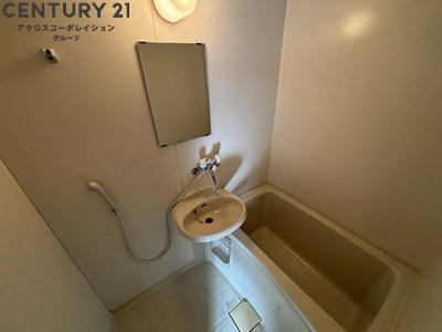 シンプルなユニットバスです