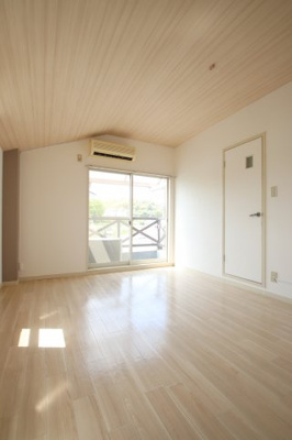 【洋室】 | メゾンドソレイユ滝谷