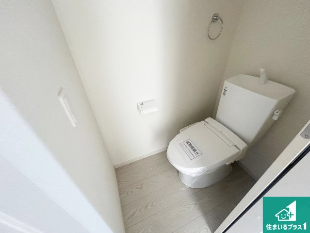 池田市畑　第2期　新築一戸建てのトイレ|1・2階の2ヶ所にあるので、朝の忙しい時間の順番待ちもなく、深夜の利用にも大変便利です。