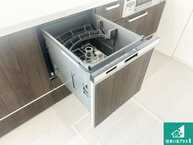 池田市畑　第2期　新築一戸建ての設備|食事後の一仕事、食器洗いをボタン一つでお任せできちゃいます！場所を取らないビルトイン式なので、お料理スペースもしっかり確保！