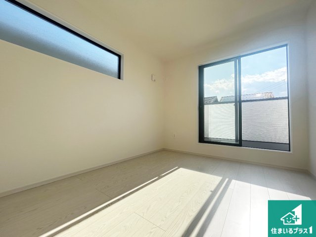 池田市畑　第2期　新築一戸建ての洋室|シンプルな洋室は、自分好みのインテリアが楽しめます♪ご家族とインテリアや家具を選びに行くのは新築購入時の醍醐味の一つです。ぜひお楽しみください♪