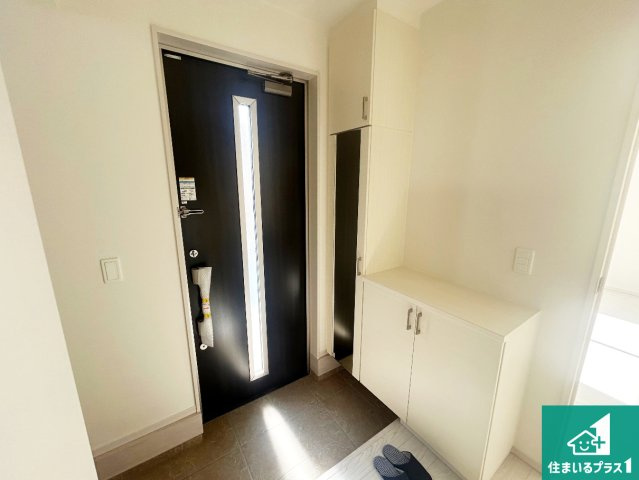 池田市畑　第2期　新築一戸建ての玄関|シューズボックスにはたくさんの靴が収納できるので玄関周りはいつもスッキリ！ご家族が増えても安心！