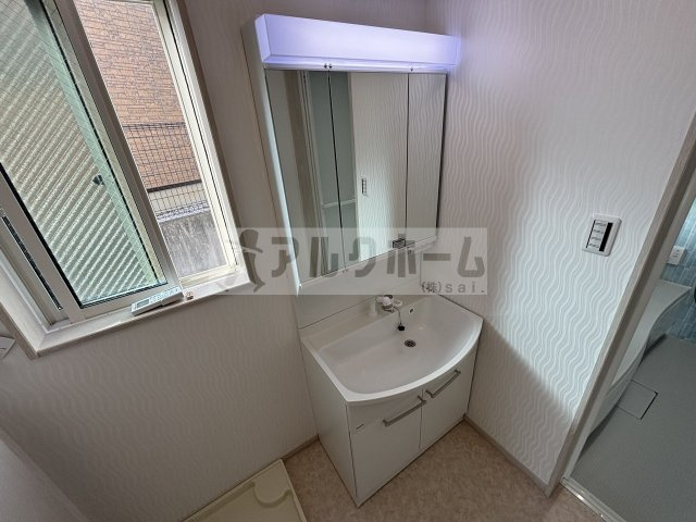 柏原市大字高井田の一戸建ての独立洗面台