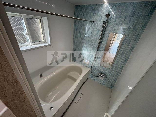 柏原市大字高井田の一戸建ての浴室