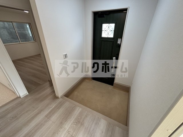 柏原市大字高井田の一戸建ての玄関