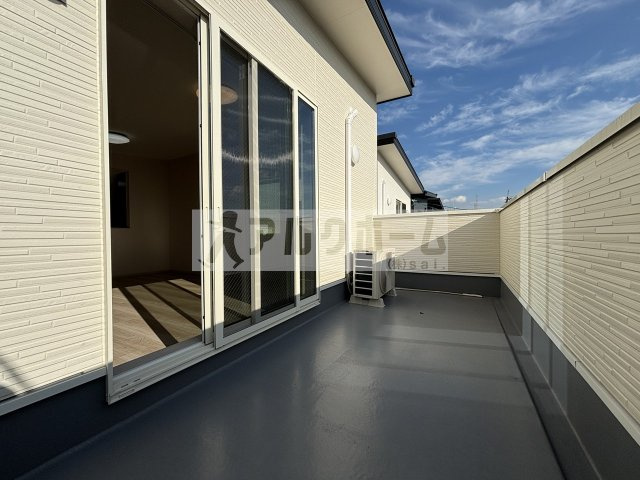 柏原市大字高井田の一戸建てのバルコニー