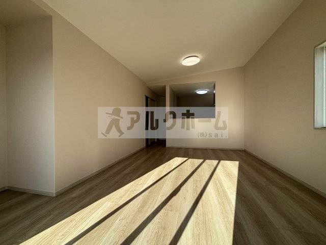 柏原市大字高井田の一戸建ての居間・リビング