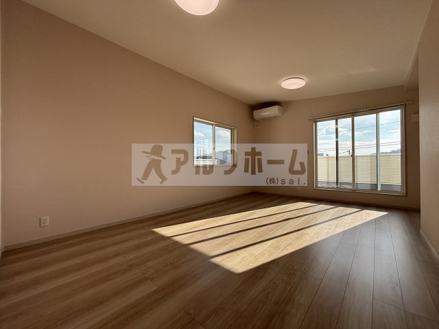 柏原市大字高井田の一戸建ての居間・リビング