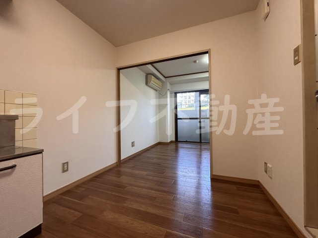 ロイヤル神路IIの居間・リビング|リビングです