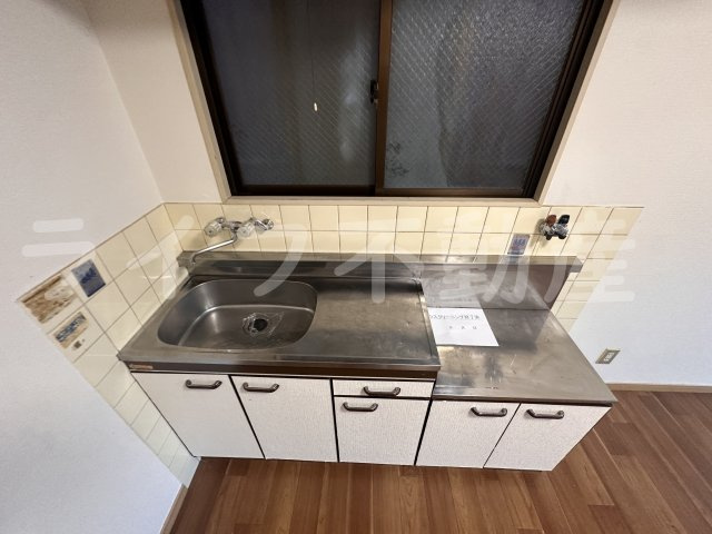 ロイヤル神路IIのキッチン|コンパクトなキッチンで掃除もラクラク