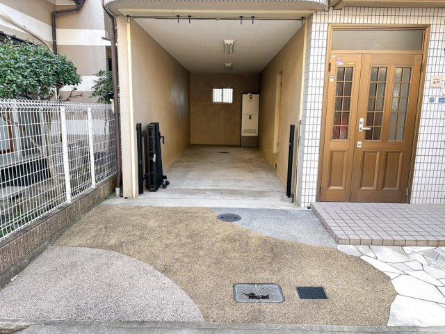 大久保町1丁目　中古一戸建ての駐車場|■物件内覧・資金計画相談・住宅ローン相談、リフォーム相談、お問合せ受付中■
※当日・翌日のご内覧、ご相談はお電話でのお問合せがスムーズです！