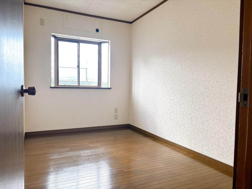 大久保町1丁目　中古一戸建ての洋室|洋室5.0帖
■物件内覧・資金計画相談・住宅ローン相談、リフォーム相談、お問合せ受付中■
※当日・翌日のご内覧、ご相談はお電話でのお問合せがスムーズです！