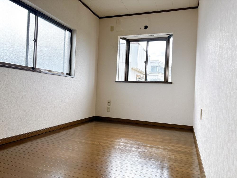 大久保町1丁目　中古一戸建ての子供部屋|洋室5.0帖
■物件内覧・資金計画相談・住宅ローン相談、リフォーム相談、お問合せ受付中■
※当日・翌日のご内覧、ご相談はお電話でのお問合せがスムーズです！