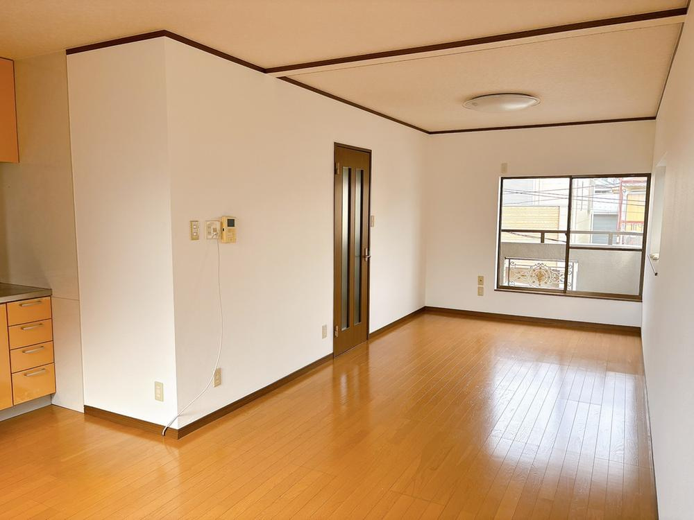 大久保町1丁目　中古一戸建ての居間・リビング|LDK15.0帖
■物件内覧・資金計画相談・住宅ローン相談、リフォーム相談、お問合せ受付中■
※当日・翌日のご内覧、ご相談はお電話でのお問合せがスムーズです！