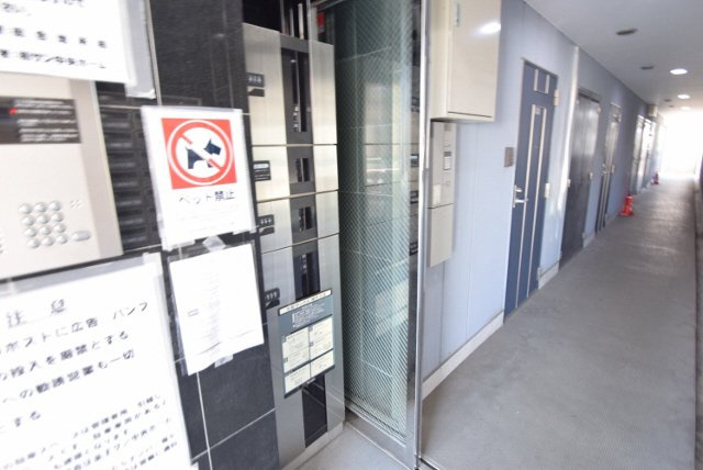 ミリアビタ№５のエントランス|オートロック・宅配ボックス付き