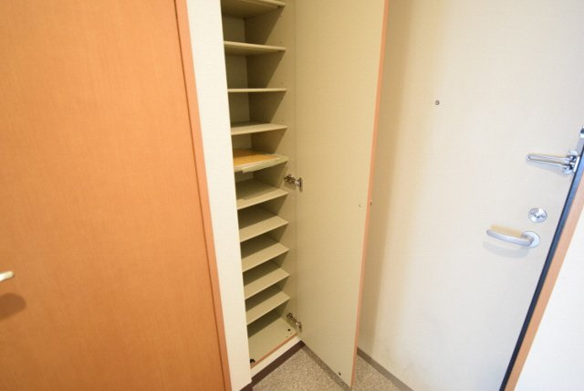 ミリアビタ№５の玄関|下駄箱