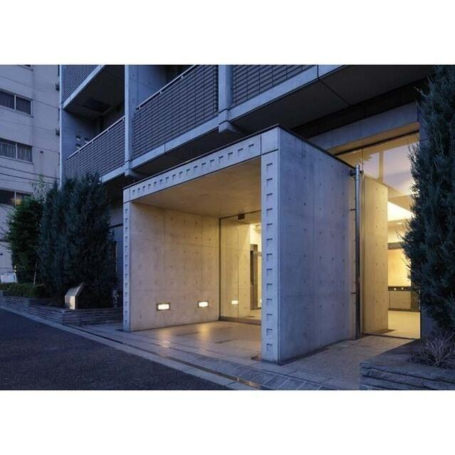 コンフォリア下北沢のエントランス