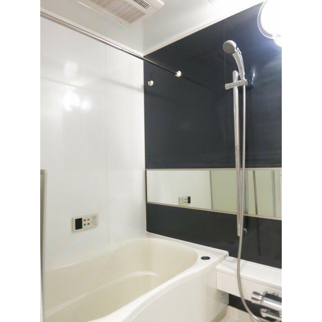 コンフォリア下北沢の浴室