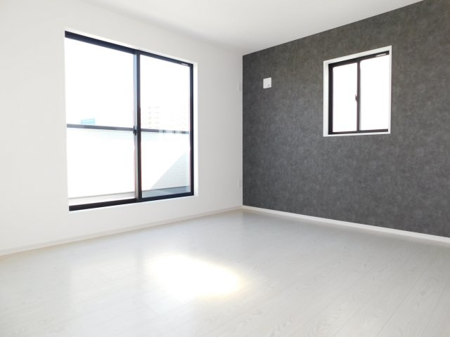 海部郡蟹江町桜２丁目の新築一戸建の洋室|◇２階洋室◇　　明るい洋室７．２帖　ウォークインクローゼット完備！　バルコニー付き♪　