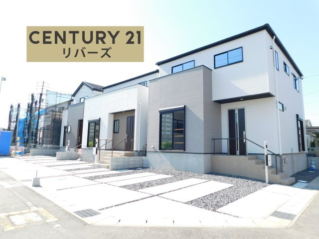 海部郡蟹江町桜２丁目の新築一戸建の前面道路含む現地写真|☆１号棟☆　　新価格！！いつでも見学出来ます♪（お問合せ当日、平日、水曜、夜間でもＯＫ）　開放的な角地♪　駐車並列３台ＯＫ！　５ＬＤＫ♪　スーパーやコンビニ、薬局など周辺環境充実！