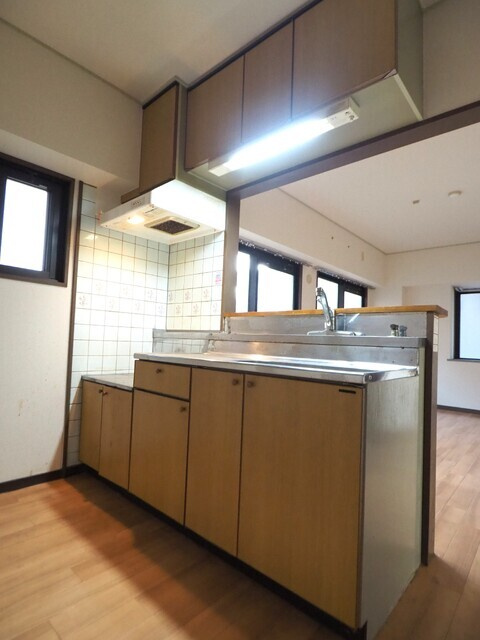 ブリックコート５２のキッチン|コンパクトなキッチンで掃除もラクラク