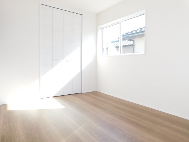 愛西市大井町宮新田の新築一戸建の洋室|◇２階洋室◇　　南面で明るい洋室６．０帖　全居室収納完備！