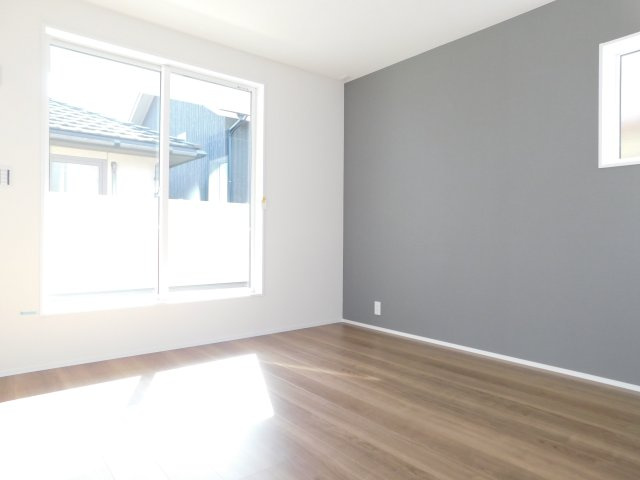 愛西市大井町宮新田の新築一戸建の洋室|◇２階洋室◇　　南面を含む２面採光で明るい洋室６．１帖　ＷＩＣ完備！　インナーバルコニー利用可能♪