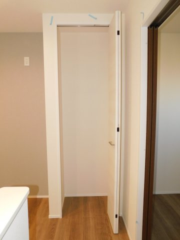 愛西市大井町宮新田の新築一戸建の収納|◇パントリー◇　　キッチン横にあって嬉しいパントリー収納完備♪　可動棚取付け可