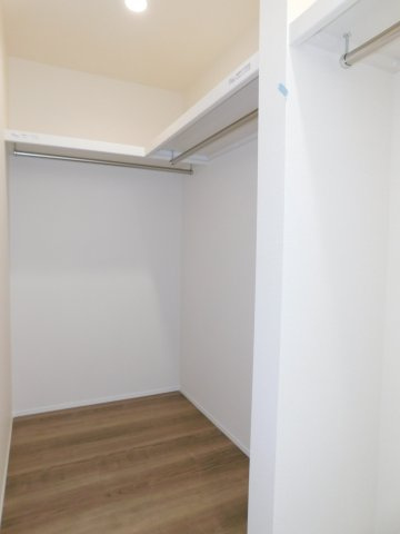 愛西市大井町宮新田の新築一戸建の収納|◇大容量ウォークインクローゼット◇　　大きな荷物もしっかり収納できます♪