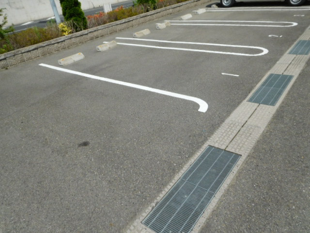 加古川市加古川町北在家の賃貸マンションの駐車場