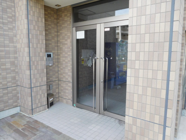 加古川市加古川町北在家の賃貸マンションのエントランス