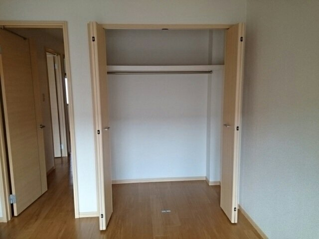 加古川市別府町新野辺北町３丁目の賃貸マンションの収納