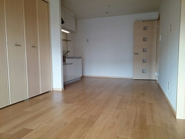 加古川市別府町新野辺北町３丁目の賃貸マンションの居間・リビング