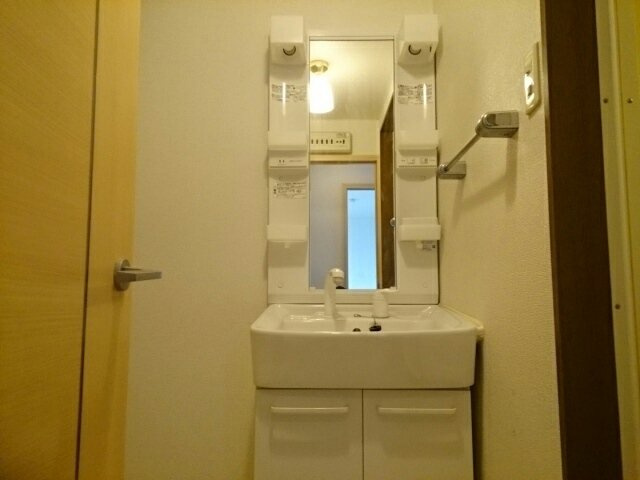 加古川市別府町新野辺北町３丁目の賃貸マンションの洗面所