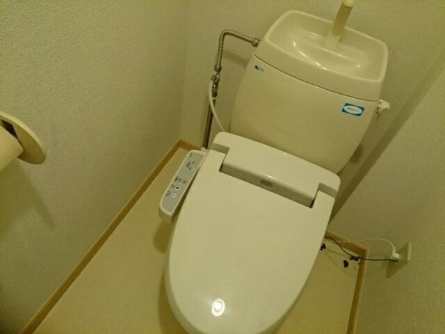 加古川市別府町新野辺北町３丁目の賃貸マンションのトイレ