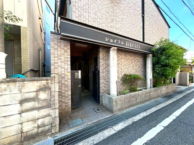 ジョイフルKIKUSUIのエントランス