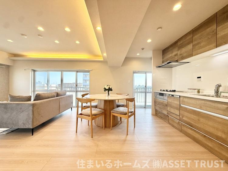 阿佐ヶ谷陵雲閣マンションの居間・リビング|料理も食事も団らんも明るい雰囲気で過ごせそうです♪