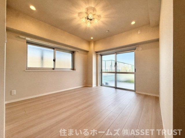 阿佐ヶ谷陵雲閣マンションの洋室|洋室１は広々使える約6.9帖、２面採光で明るいお部屋です！