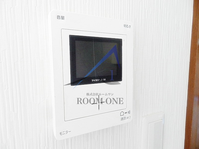 メゾンクレールのセキュリティ|モニター付きインターホンです。