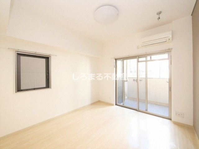 ウエンズ東心斎橋の居間・リビング